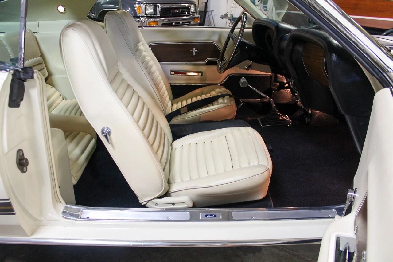 Steering wheel and cabin of the 1969 Ford Mustang Mach 1